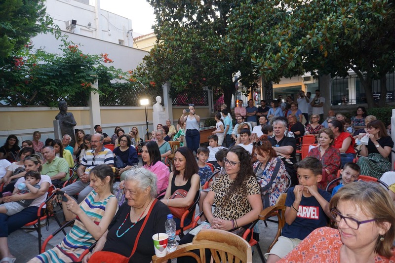 Στο μονοπάτι των “Χάρτινων Ηρώων”